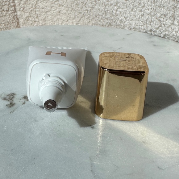 NEW Hourglass Veil Hydrating Skin Tint Foundation | Shade 6 - Light Cool - Picture 9 of 16